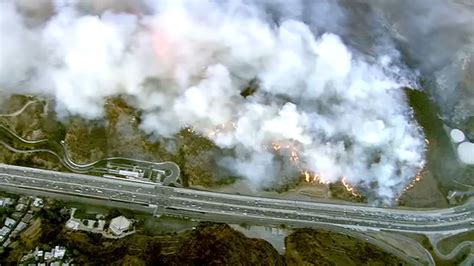 Getty Fire: Blaze burns along 405 Freeway near Getty Center, destroys ...