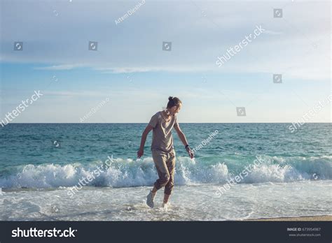 2,680 Sneaker wave Images, Stock Photos & Vectors | Shutterstock