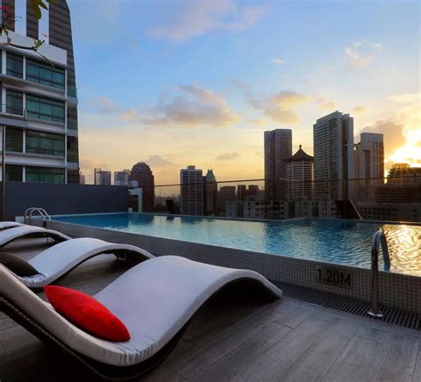 Explore The Royalty Of Singapore Hotels With Infinity Pool ...