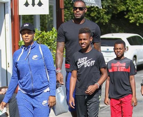 Lebron James steps out with his family (photos)