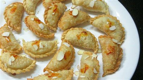 Ghughra Recipe -Dry Fruits & Sooji Ghughra Recipe -Diwali Special Snack - Gujiya/Rawa Karanji ...