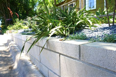 Cinder Block Landscape Wall / How To Build A Concrete Retaining Wall Diy Family Handyman ...