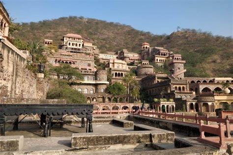 A visit to Neemrana Fort Palace - Complete Hotel Review