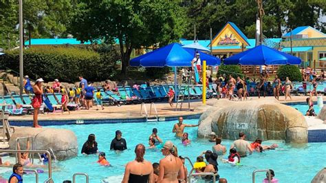 Blue Lagoon Activity Pool - Hurricane Harbor Splashtown