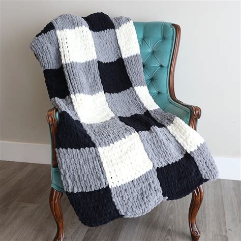 Make a gorgeous finger knit blanket with loop yarn {this is so easy!} - It's Always Autumn