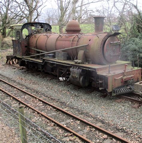 Injan yn cael ei adfer / A locomotive... © Ceri Thomas cc-by-sa/2.0 :: Geograph Britain and Ireland