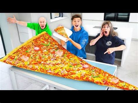 Eating The World’s Largest Slice Of Pizza - Challenge - YouTube | Pizza slice, Big pizza, Large ...