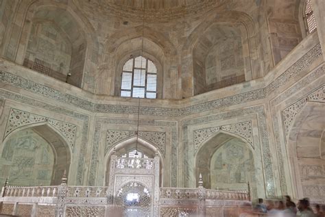 File:Interior of the Taj Mahal 05.jpg - Wikimedia Commons
