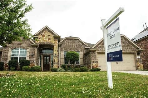 Houston average home prices hits $400,000 mark for first time