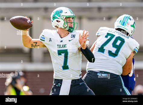 Tulane Green Wave quarterback Michael Pratt (7) during the NCAA college ...