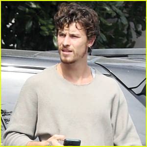 Shawn Mendes Shows Off A Mustache While Running Errands With His Family ...