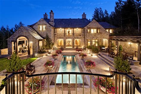 Luxury Homes and Amenities