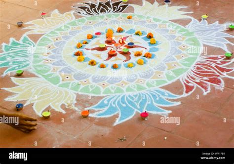 Close-up Of Rangoli With Diyas Stock Photo - Alamy