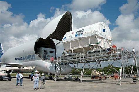 Airbus Beluga Vs Boeing Dreamlifter - Which Fuselage Transporter Is Better? - Simple Flying