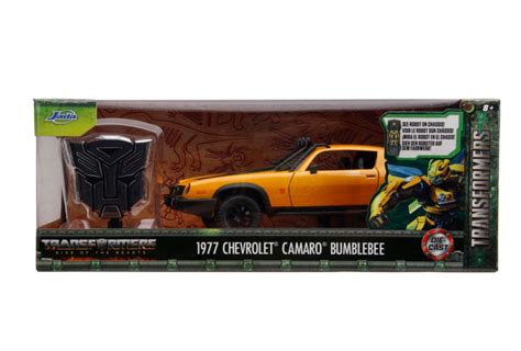 TRANSFORMERS (2023) - 1977 CHEVROLET CAMARO BUMBLEBEE 1:24 Scale Die-Cast - Impact Comics