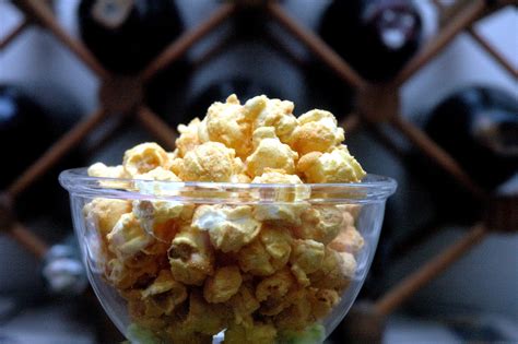 DUDE FOR FOOD: Dee's Gourmet Popcorn: Not Your Usual Popcorn.