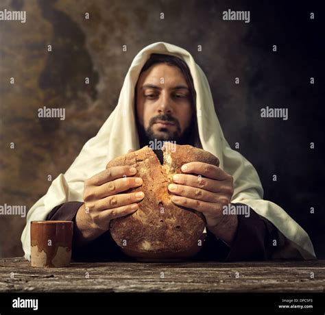 Last supper jesus breaks bread hi-res stock photography and images - Alamy