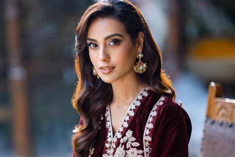 Iqra Aziz opens up about finding friends in showbiz