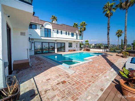 OUTDOOR POOL in Hollywood Hills Estate | Rent this location on Giggster