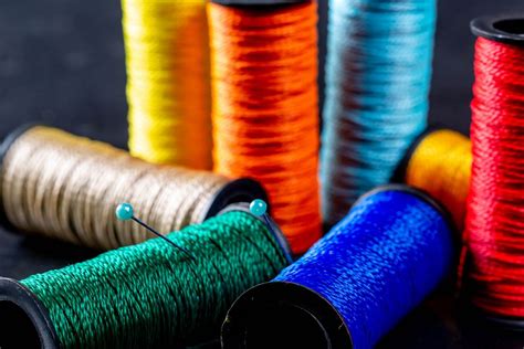 Multi-colored threads for sewing - Creative Commons Bilder