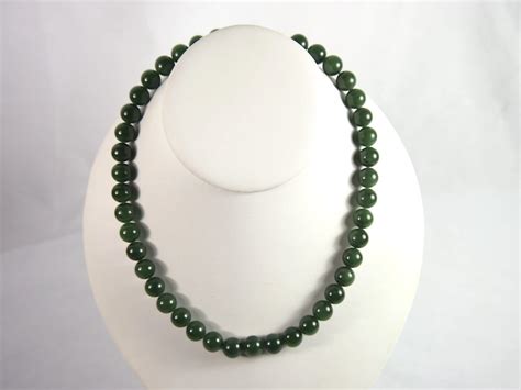 Vintage 70s Green Jade Bead Necklace Jewelry by jenniesjunque