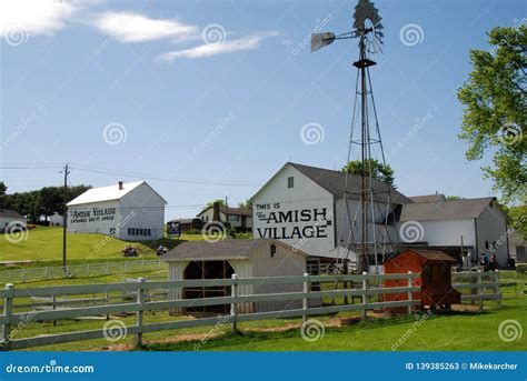 Amish Village in Strasburg, Pennsylvania Editorial Stock Photo - Image of mennonite, rural ...