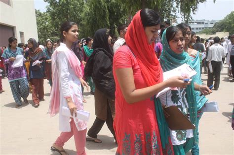 View Patna: Hundreds appear in Aligarh Muslim University admission test