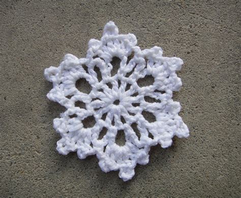 Crocheted Snowflake Ornaments – Crochet For Beginners