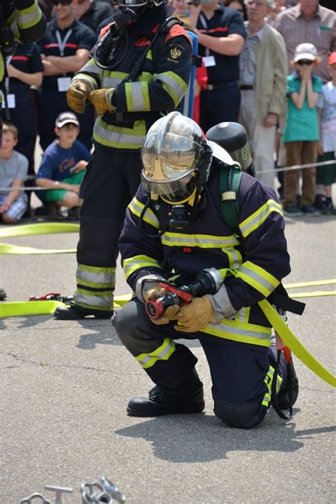 Fireman holding red and black water nozzle performing fire drill free image | Peakpx