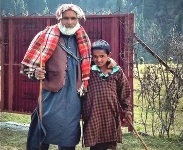 GUJJAR-BAKARWALS OF JAMMU & KASHMIR in 2022 | Fashion, Plaid scarf, Kashmir