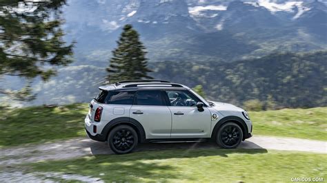 2021 MINI Countryman SE ALL4 Plug-In Hybrid - Side | Caricos