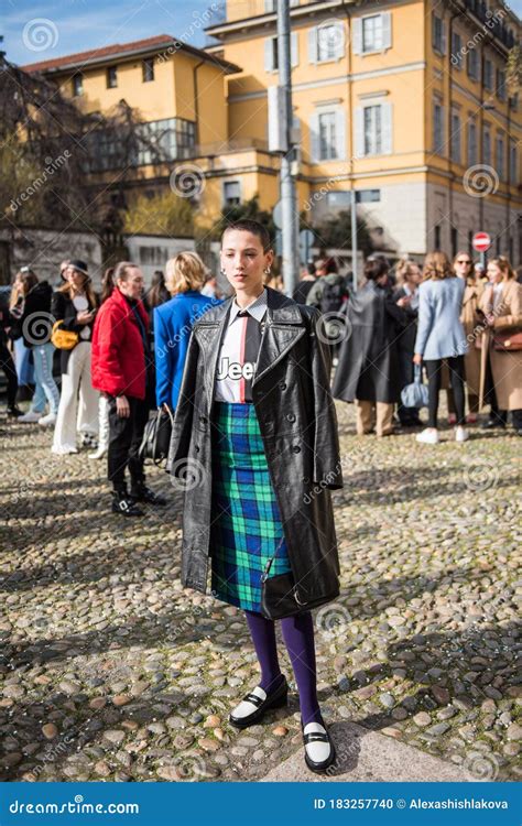 MILAN, Italy: 21 February 2020: Fashion Blogger Street Style Outfit ...