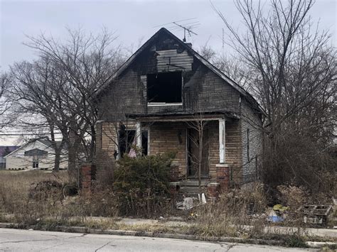 [OC] One of the hundreds of abandoned homes I saw on my visit to ...