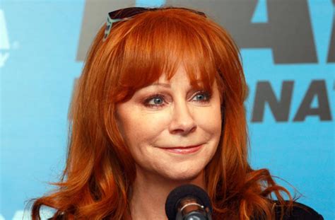 Reba McEntire Pays Tribute to Former Band Members 20 Years After ...