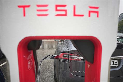 Tesla recalls 579K cars over 'Boombox' issue