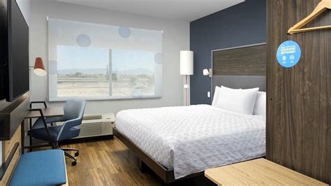 TRU BY HILTON ROOM TOUR - EL PASO EAST - CLEAN, STYLISH, SMALL AND ...