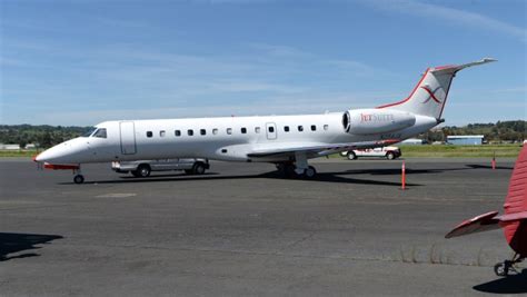 JetSuiteX launches flight from Oakland to Los Angeles