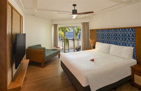 Premium Ocean View Room - 1 King Bed with Sofa_OUTRIGGER Fiji Beach Resort - Bula Bride