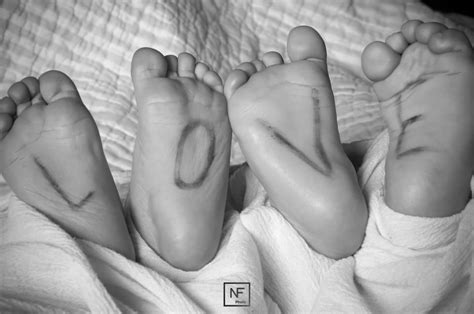 Newborn twins LOVE photo with sweet baby feet! Newborn photo session ...