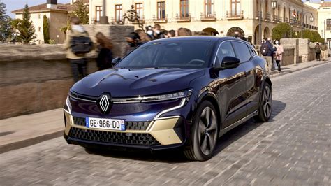 Renault Mégane E-Tech Electric (2022 - ) review | AutoTrader