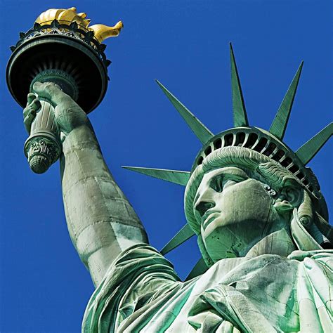 The 25+ best Statue of Liberty ideas on Pinterest | Liberty statue ...