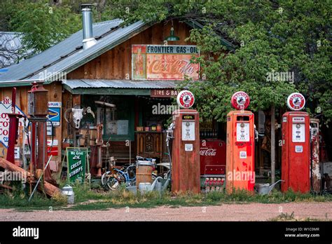 Vintage gas station hi-res stock photography and images - Alamy