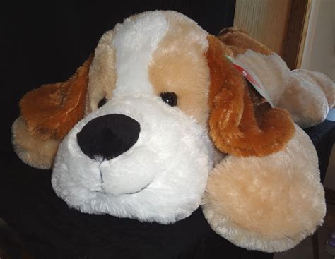 Giant stuffed dog, would be a fabulous Christmas gift! | Fabulous christmas, Paws and claws ...