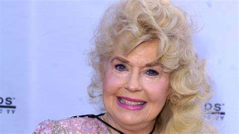 Donna Douglas, Elly May Clampett on ‘Beverly Hillbillies,’ Dies at 81 ...