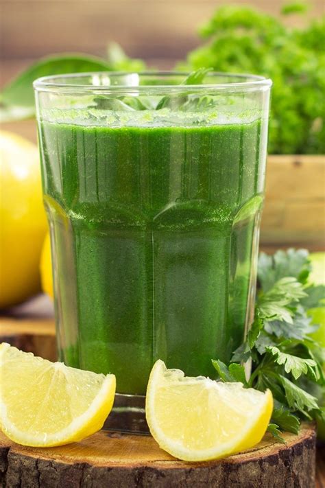 Healthy Green Juice Recipe with green apples, celery, cucumber, kale ...