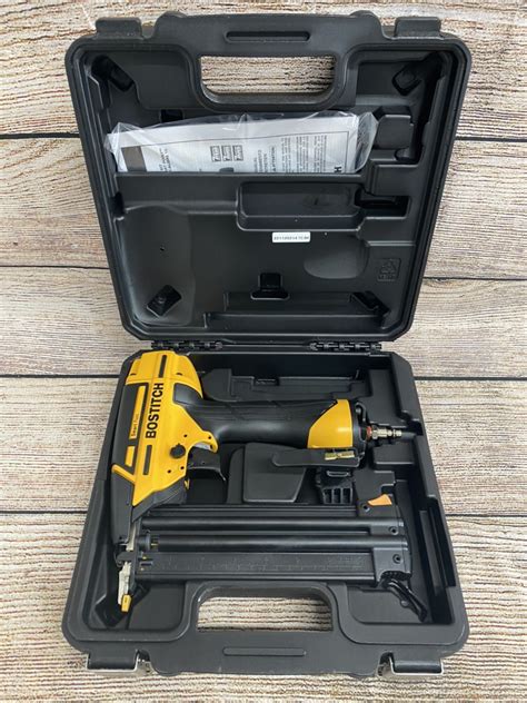 BOSTITCH BTFP12233 BOSTITCH Brad Nailer Kit, 18GA, Smart Point Nailer Brand New | Buya