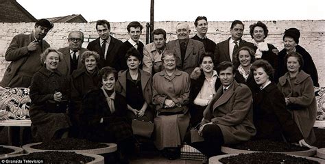 Coronation Street 50th birthday: Cast pose for posterity photo on the ...