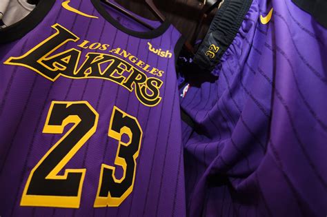 Los Angeles Lakers: Ranking the ten best jerseys of all time - Page 9