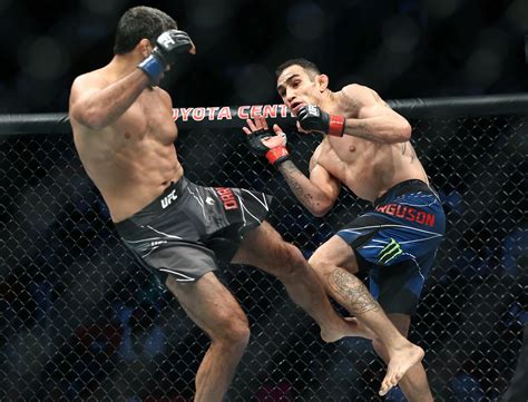 Beneil Dariush def. Tony Ferguson at UFC 262: Best photos