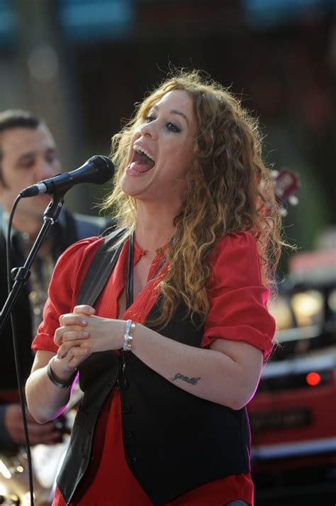 Live on Stage: Alanis Morissette - Performing at The Today Show (2008 ...